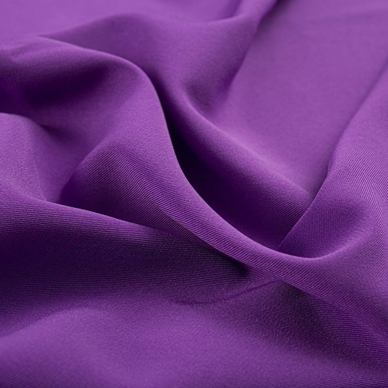 HY070 Purppuraa komposiittisilkkikuteista joustavaa 2/2-toimikasta vaatekangasta